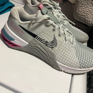 Metcon 8s, only worn in my living room to work out 2 times . Never worn outside.